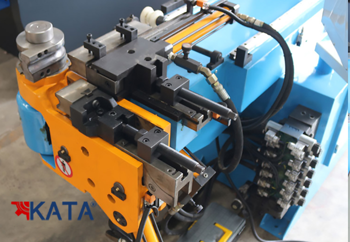 Trục máy uốn ống CNC